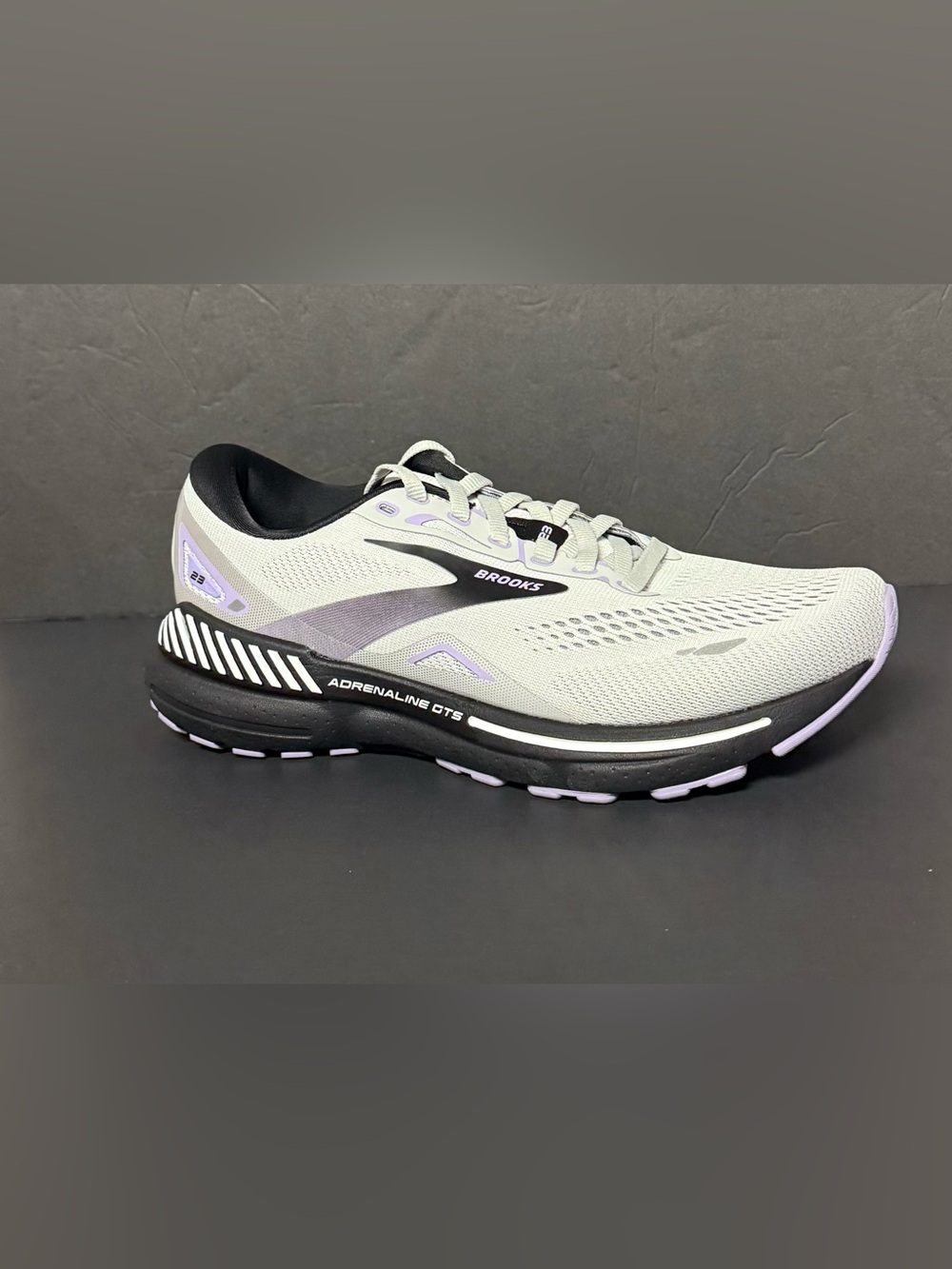 New Brooks Adrenaline GTS 23 Women's size 8 Running Shoe - Light Grey (no box)